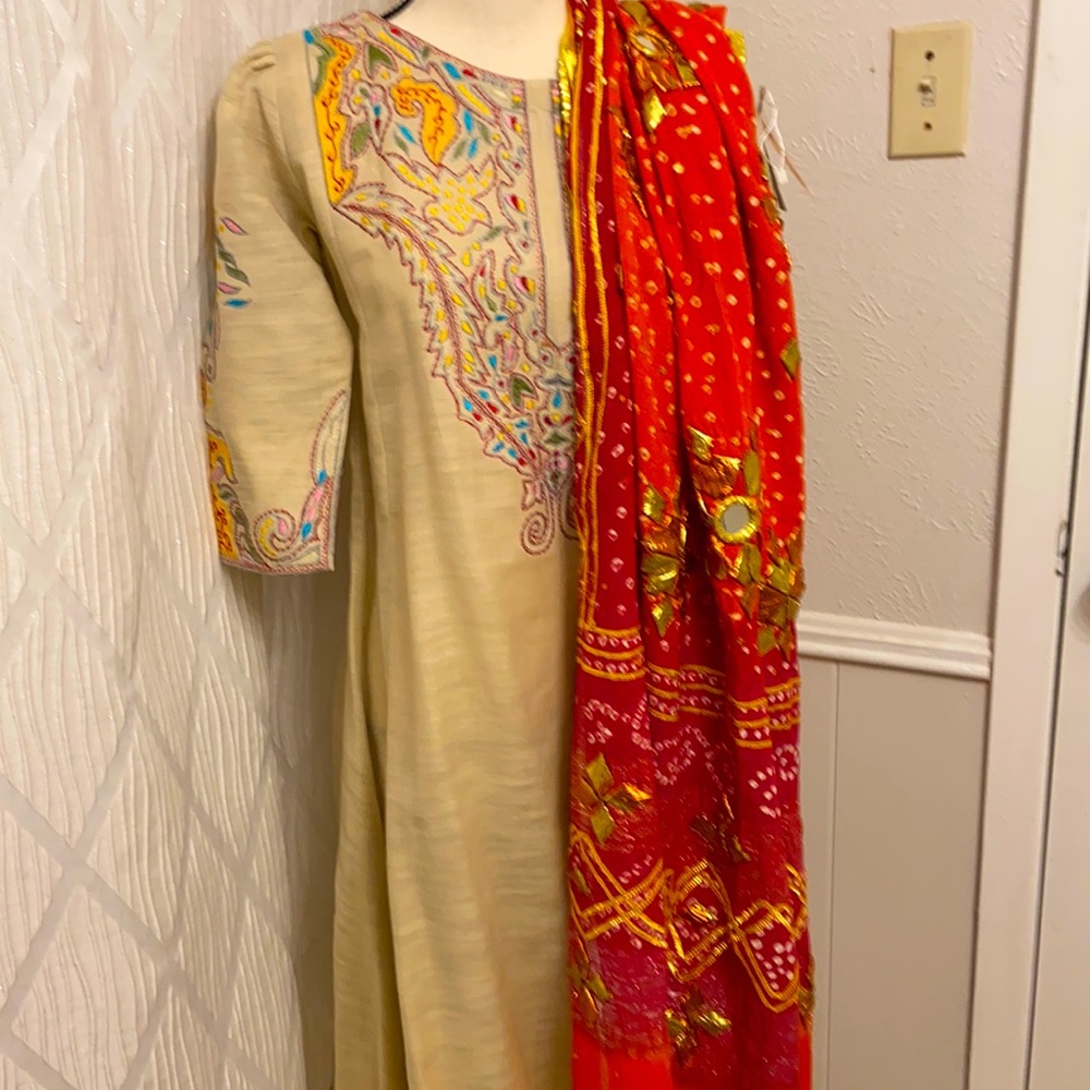 Pakistani Indian Two piece Duppata Have gotta Work